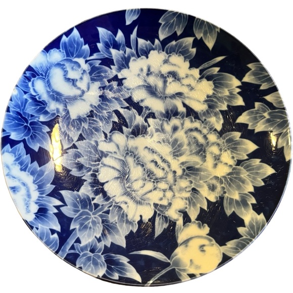 Japanese Porcelain Dish with Floral Design in Cobalt Blue and White - Picture 1 of 5
